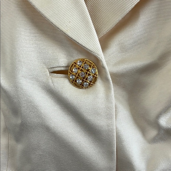 Elegant Cream Short-Sleeve Jacket - Picture 4 of 7